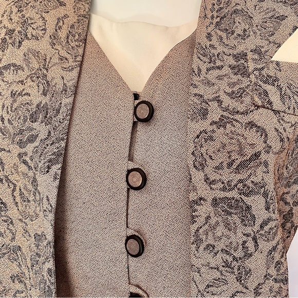 v i n t a g e :: Unique Romantic Victorian Blazer & Built In Vest - Picture 4 of 15
